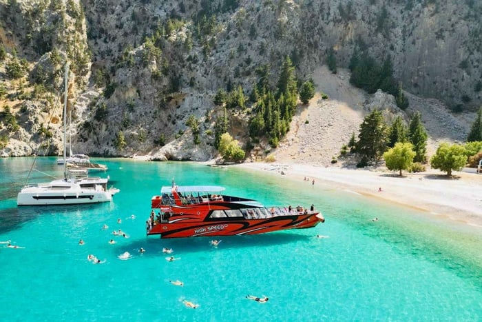 Rhodes: George's Bayn risteily Symi & St George's Bay ja hotellin kuljetus