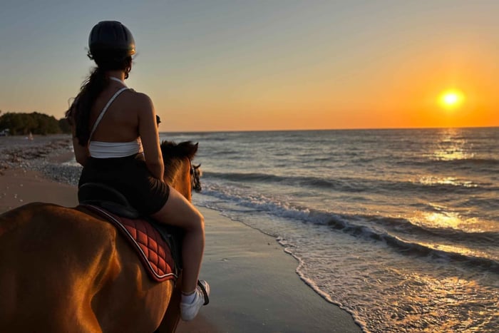 Rodas: experiencia de paseo a caballo junto al mar