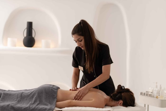 Santorini: Massage & Body Scrub + Jacuzzi access