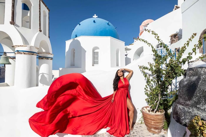 Oia på Santorini: Fotografering med svævende kjole **Kjole med i prisen**