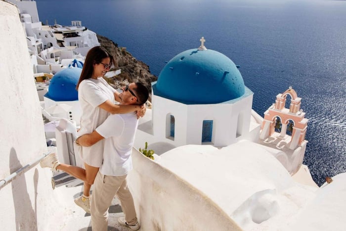 Santorini: Oia Village Professional Photo Shoot