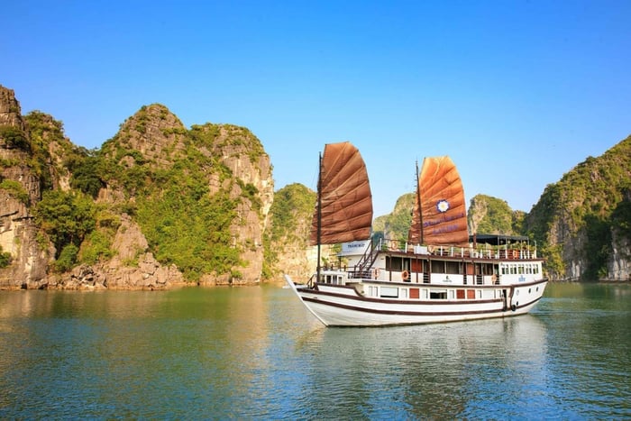 Hanoi : Croisière panoramique de 2 jours à Bai Tu Long, d'une beauté à couper le souffle