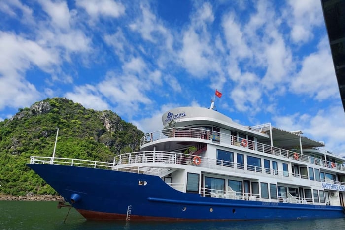 Vanuit Hanoi: 2-daagse Halong Sapphire Cruise met balkonhut