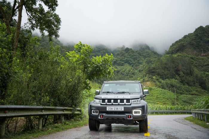 Ha Giang Loop: 3-dagers privat omvisning med moderne jeep med åpent tak