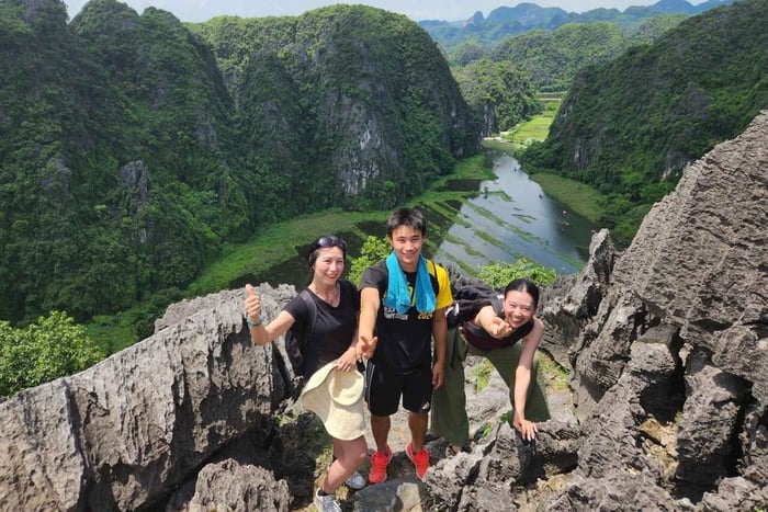 Ha Noi: Ninh Binh / Hoa Lu - Trang An - Mua Cave / Cycling