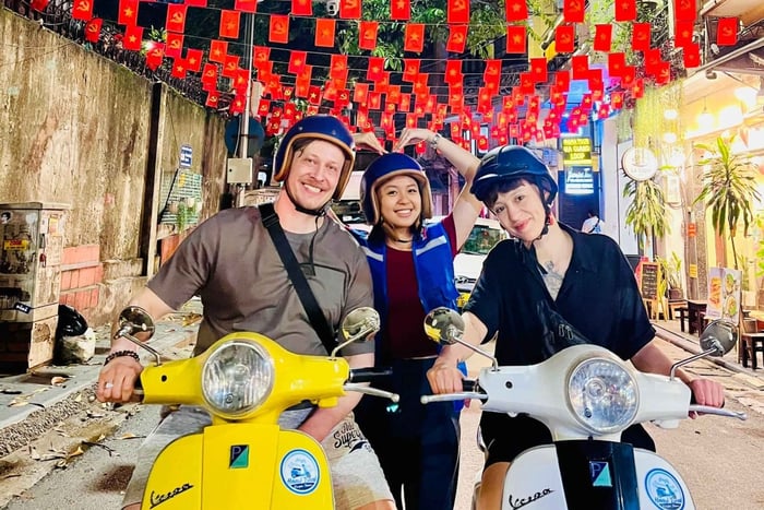 Hanoi After Dark Vespa Tour with Street Food & Night Vibes