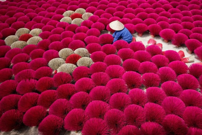 Hanoi: Air Force Museum or Incense Village & Hat Village