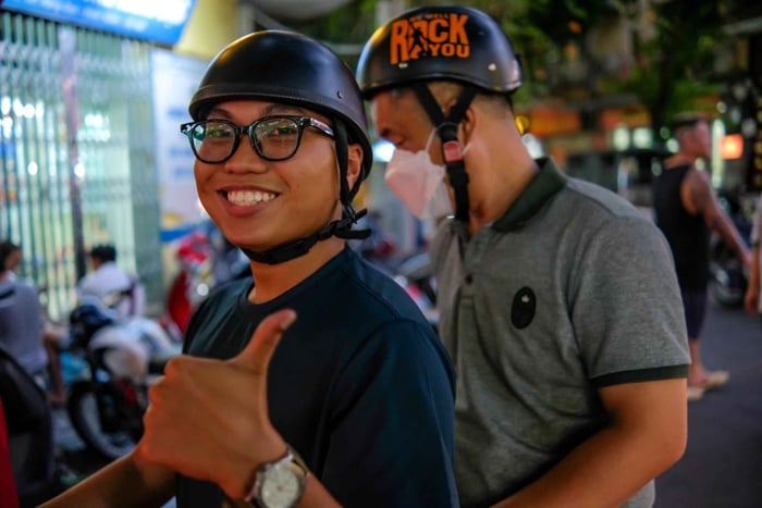Hanoi Night Lights Food Tour by Motorbike