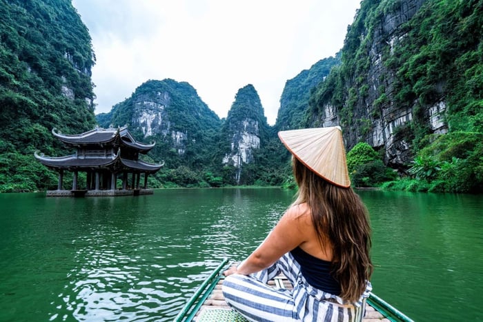 ⁠Hanoi: Trang An, Dia Tang Thi Lai, Cay Thi Pagoda Day Tour