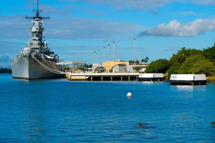 From Maui, Kauai or Kona: Pearl Harbor Heroes Deluxe