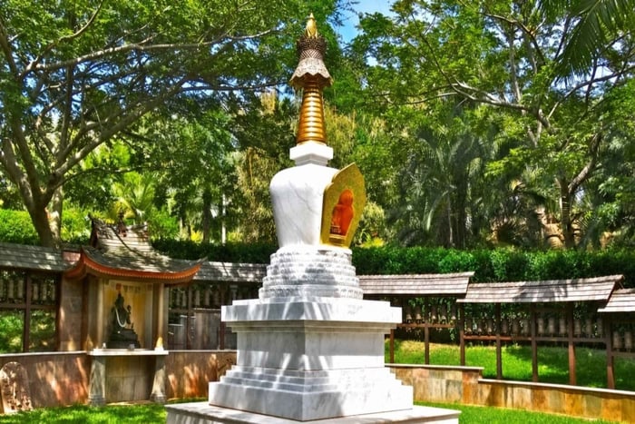 Kauai: Guided Tibetan Peace Park Tour with Mantra Recital