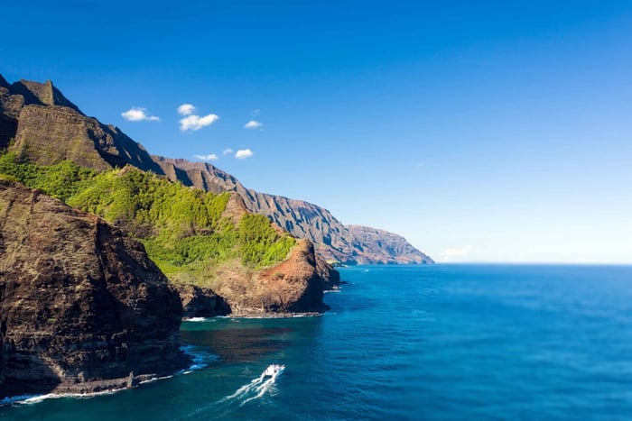 Kauai: Tour en barco de un día completo por Niihau y la costa de Na Pali