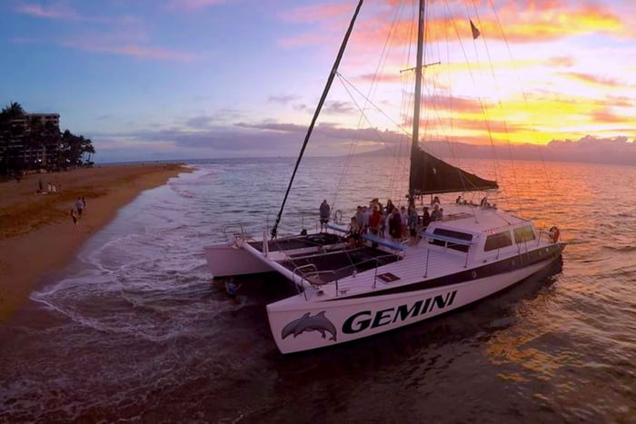 Maui: 2 horas de navegação para jantar ao pôr do sol com bar aberto e aperitivos