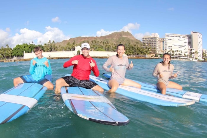 Oahu: Clase de surf en grupo de 2 horas para principiantes en Waikiki