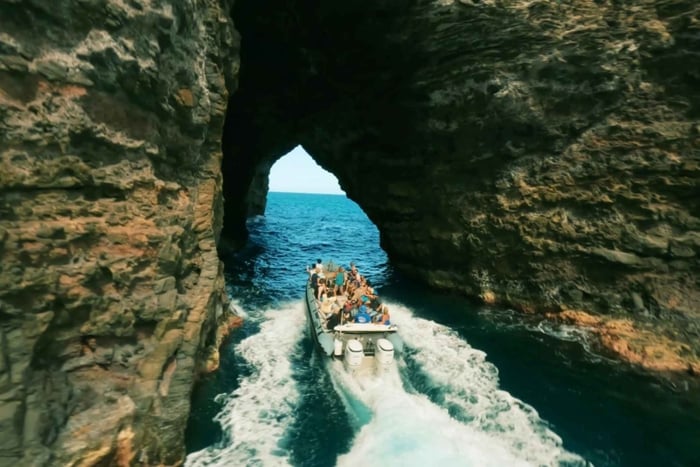 Waimea : Rafting en zodiac sur la côte de Nā Pali Grottes marines + plongée en apnée