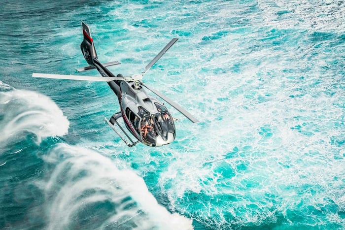 Maui: Helikoptertur og fossetur med landing på veien til Hana