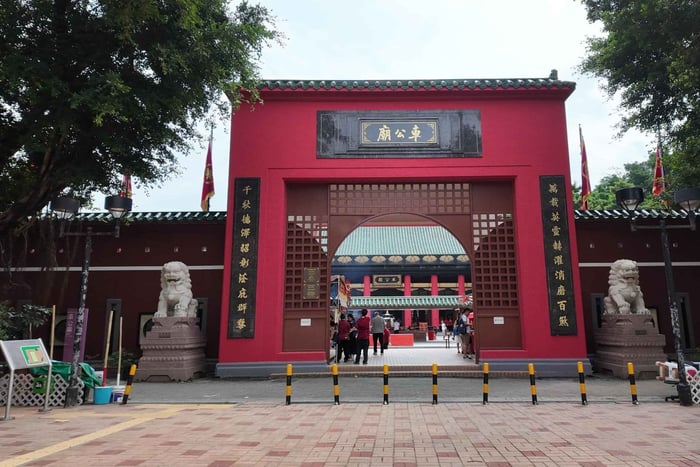 Che Kung Temple Guided Tour with local resident