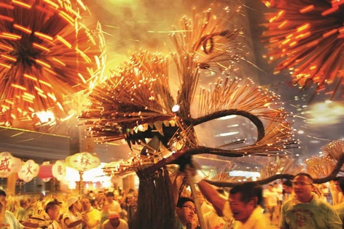 Hongkong: Fire Dragon Dance Night med VIP-plass og dim sum