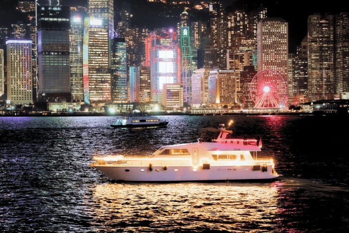 Hong Kong: 100 minuten durende jachttour door Victoria Harbour met drankjes