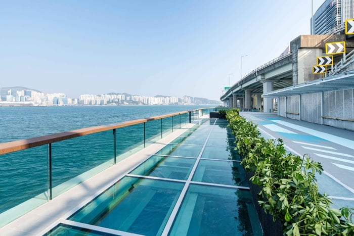 Hong Kong: City Tour with Promenades, Beach, and Market