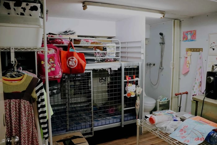 Hong Kong: Dark Side of Hong Kong Caged Homes Walking Tour