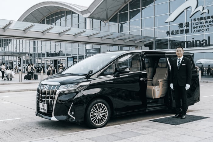 Hong Kong HKG to Kowloon|Tsuen Wan|Tuen Mun Private Transfer