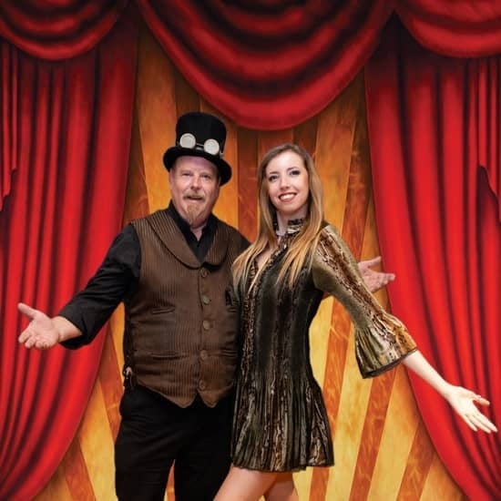 Magic Magic Magic Show: Hauska ja Täynnä Viihdettä Oleva Komedia- ja Taikashow