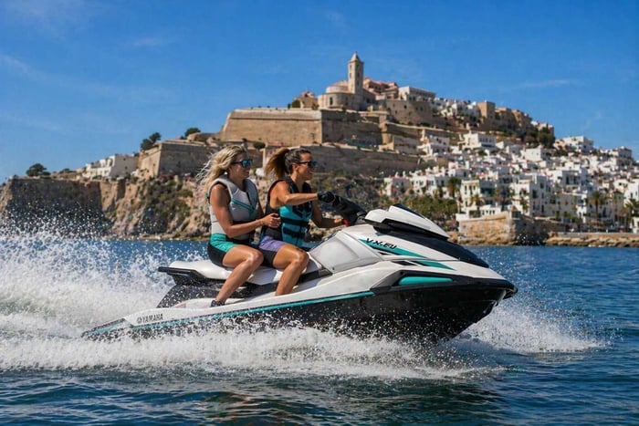 2 timmars jetskisightseeingtur längs Ibizas östkust