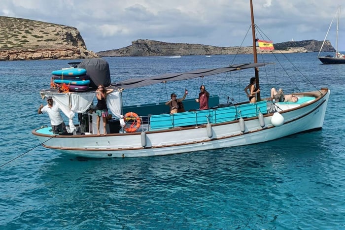 Boat Trip with Tapas, Drinks, and Snorkeling
