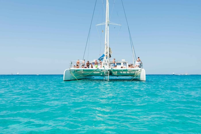 Katamaransejltur til Formentera med grillmad og svømmepause
