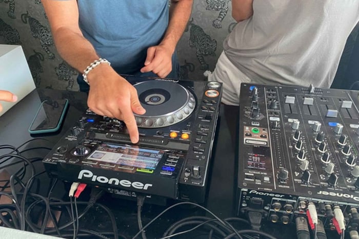 DJ lesson, sunset and party at Cafe del Mar