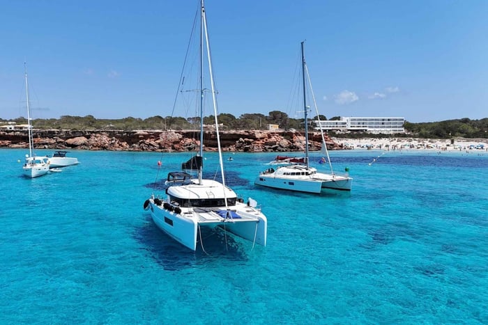 viaje en catamarán a Formentera con esnórquel