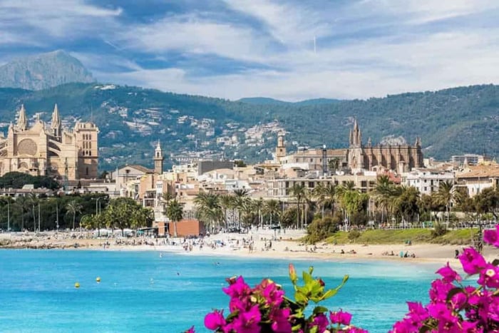 From Palma de Mallorca: 7-Day Mallorca & Ibiza Tour