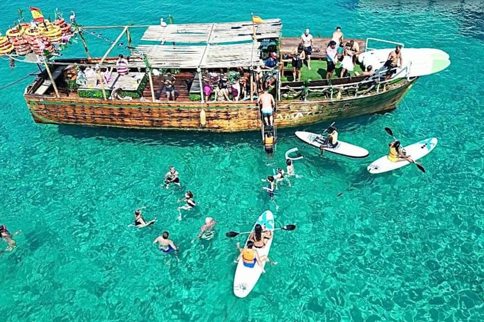 tour con esnórquel y surf de remo por cuevas marinas y calas