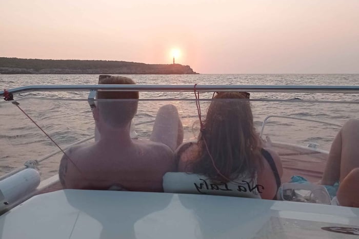 Ибица: тур «закат» с моря на частной лодке