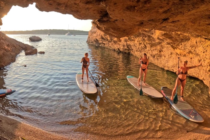 Ibiza : tour en bateau avec SUP et plongée avec tuba, grottes, boissons et photos