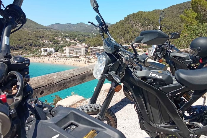 excursión en bici eléctrica SURRON por la naturaleza