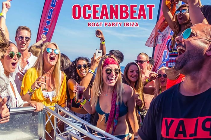 Ibiza : fête VIP sur un catamaran avec barbecue et boissons