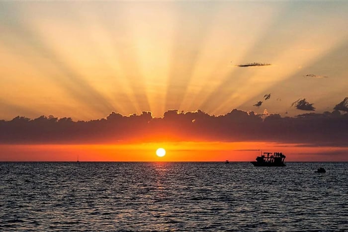 Snorkeling, Praia ao Pôr do Sol e Passeio de Barco pelas Cavernas