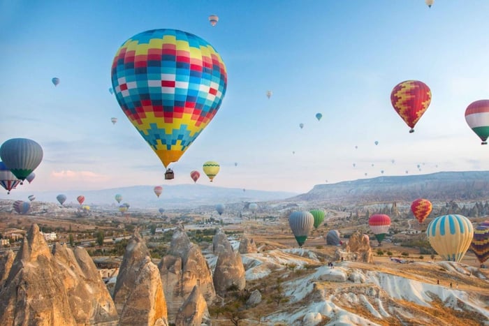 tour di 2 giorni in Cappadocia con volo in mongolfiera opzionale