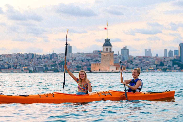 Estambul: experiencia en canoa por el Bósforo desde la Torre de la Doncella