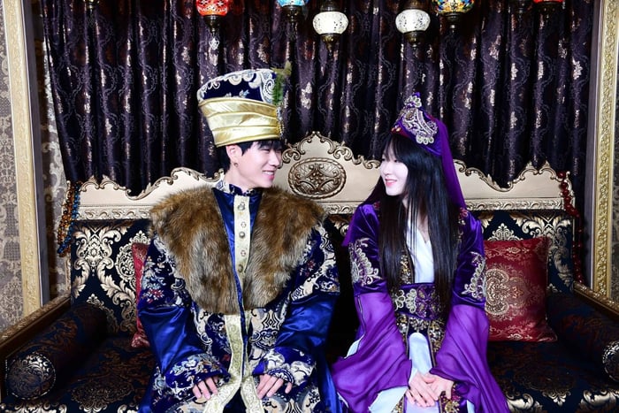 Dress up Like A Sultan Costume Photo in Taksim