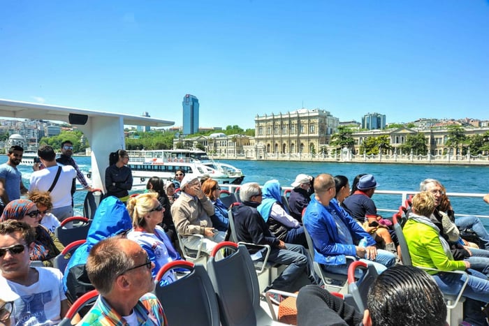 Estambul: Crucero por el Bósforo con audioguía y opción de puesta de sol