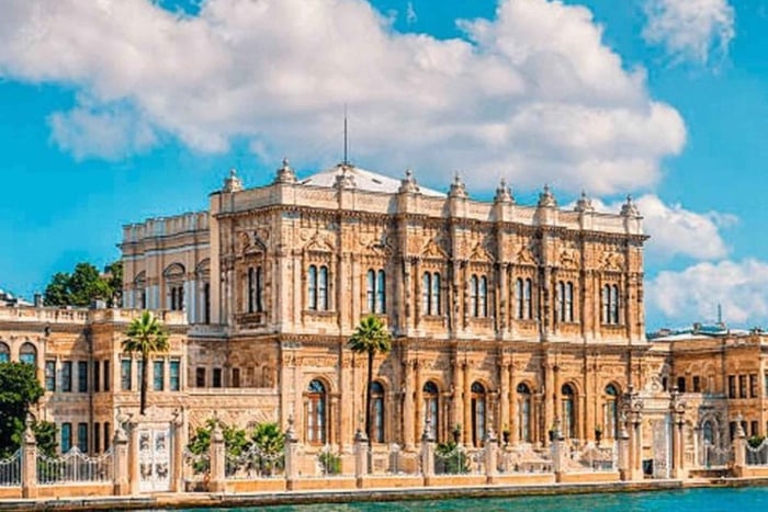 Istambul: Passeio pelo Palácio Dolmabahçe e cruzeiro guiado ao pôr do sol