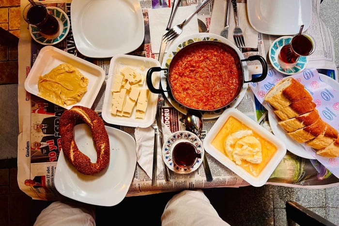 Estambul: Visita gastronómica guiada con viaje en ferry y degustaciones