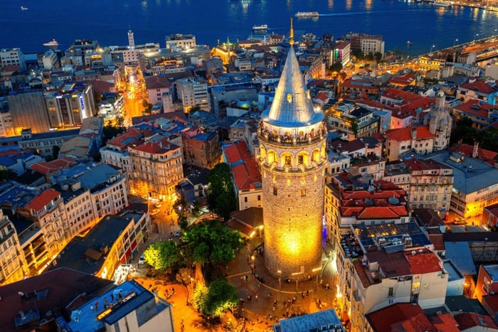 Istambul: passeio noturno guiado pelo distrito de Karakoy