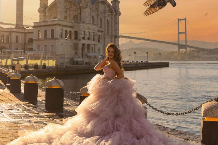 Istanbul : séance photo au lever du soleil avec location de robe à Ortaköy