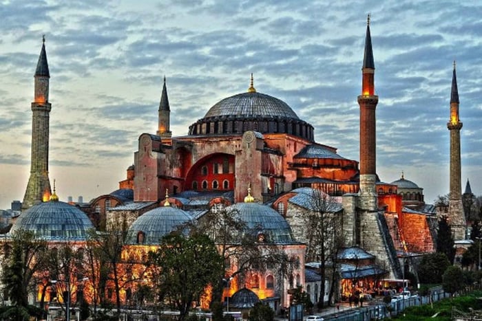 Istambul: Visita a cidade velha e almoço num cruzeiro guiado pelo Bósforo
