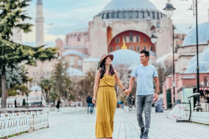 Private Photoshoot in Old Town & Iconic Landmarks