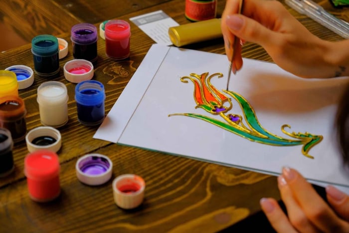 Istanbul : atelier de peinture traditionnelle sur verre